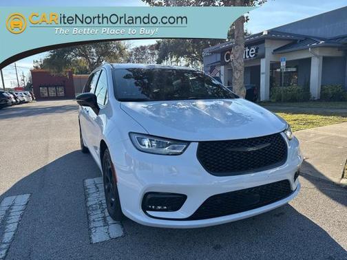 2024 Chrysler Pacifica Hybrid S Appearance Pkg