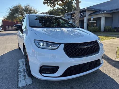 2024 Chrysler Pacifica Hybrid S Appearance Pkg