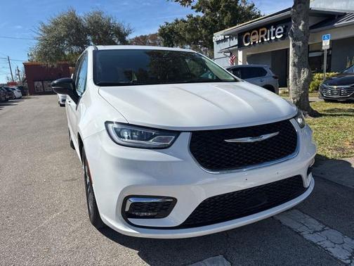 2024 Chrysler Pacifica Hybrid Select