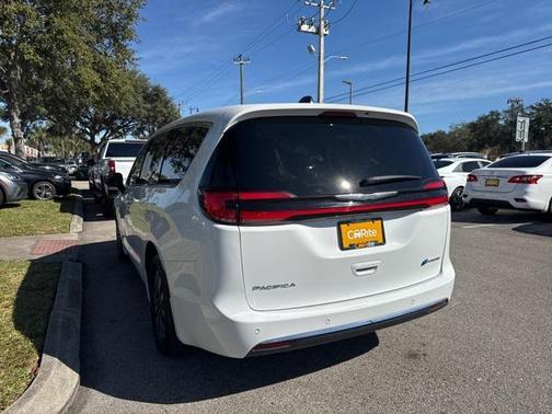 2024 Chrysler Pacifica Hybrid Select