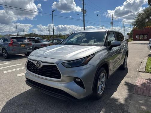 2023 Toyota Highlander LE