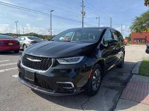 2023 Chrysler Pacifica Hybrid Touring L