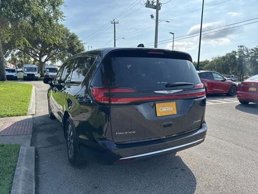 2023 Chrysler Pacifica Hybrid Touring L