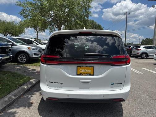 2022 Chrysler Pacifica Hybrid Touring L