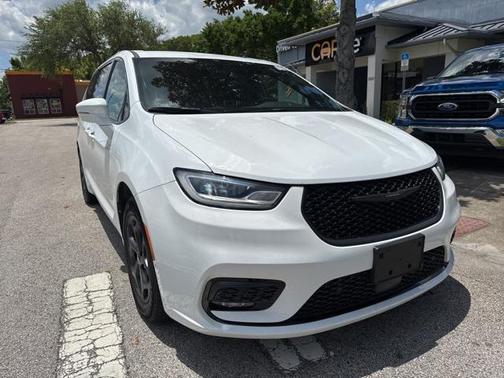 2022 Chrysler Pacifica Hybrid Touring L