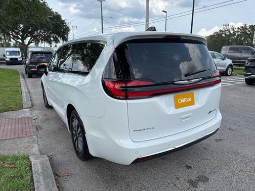 2023 Chrysler Pacifica Hybrid Touring L