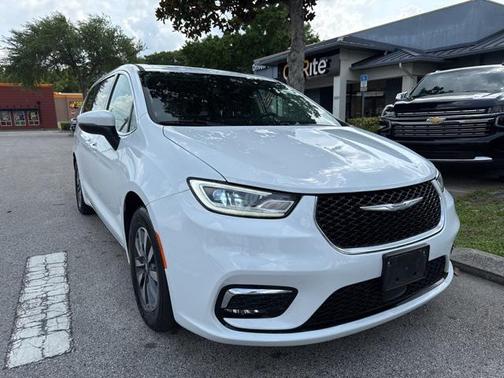 2023 Chrysler Pacifica Hybrid Touring L