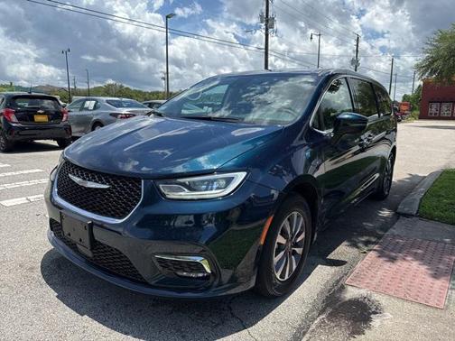 2023 Chrysler Pacifica Hybrid Touring L