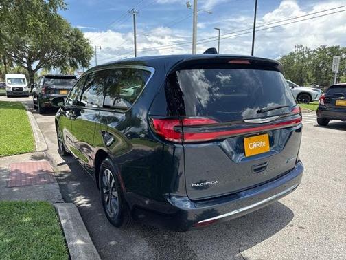 2023 Chrysler Pacifica Hybrid Touring L