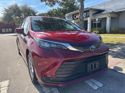 2024 Toyota Sienna LE