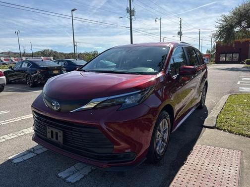 2024 Toyota Sienna LE