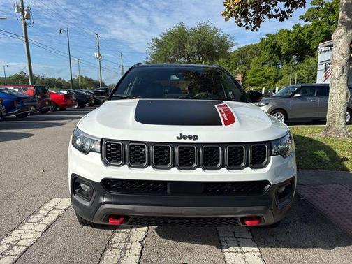 Bright White Clearcoat 2025 Jeep Compass Trailhawk