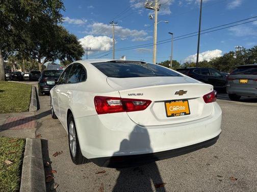 Summit White 2024 Chevrolet Malibu FWD 1LT