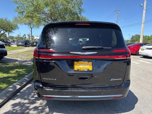 2023 Chrysler Pacifica Hybrid Touring L