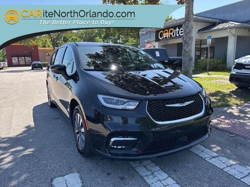 2023 Chrysler Pacifica Hybrid Touring L