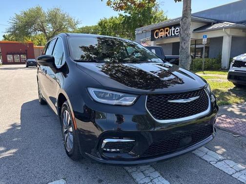 2023 Chrysler Pacifica Hybrid Touring L