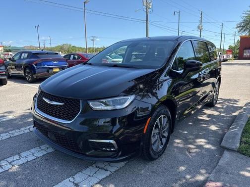 2023 Chrysler Pacifica Hybrid Touring L