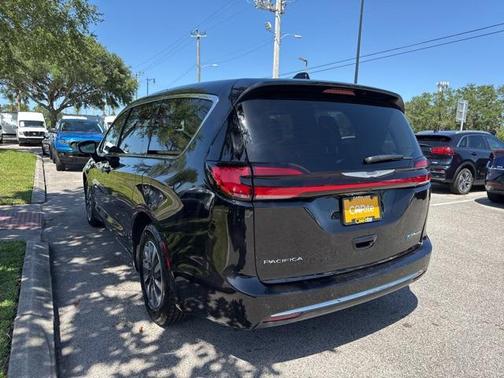 2023 Chrysler Pacifica Hybrid Touring L