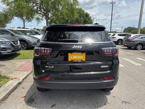 Diamond Black Crystal Pearlcoat 2025 Jeep Compass Latitude