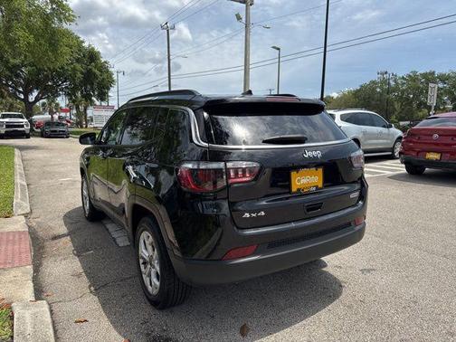 Diamond Black Crystal Pearlcoat 2025 Jeep Compass Latitude