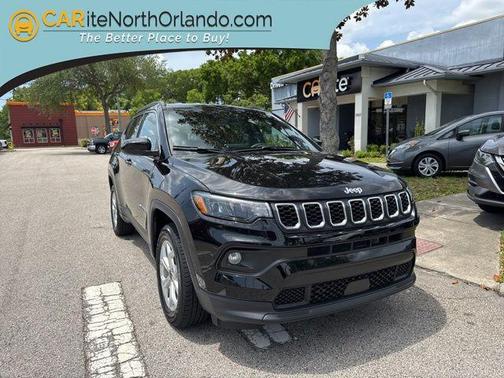 Diamond Black Crystal Pearlcoat 2025 Jeep Compass Latitude