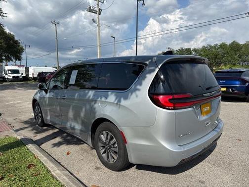2023 Chrysler Pacifica Hybrid Touring L