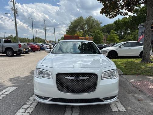 2019 Chrysler 300 C