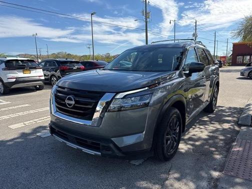 2023 Nissan Pathfinder SL 4WD