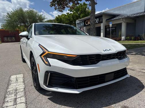 Snow White Pearl 2025 Kia K5 LXS