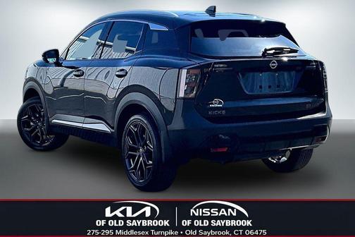 Super Black 2025 Nissan Kicks SR