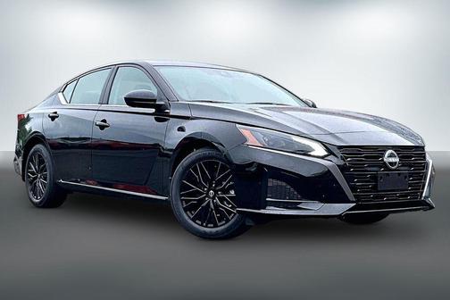 Super Black Clearcoat 2026 Nissan Altima 2.5 SV