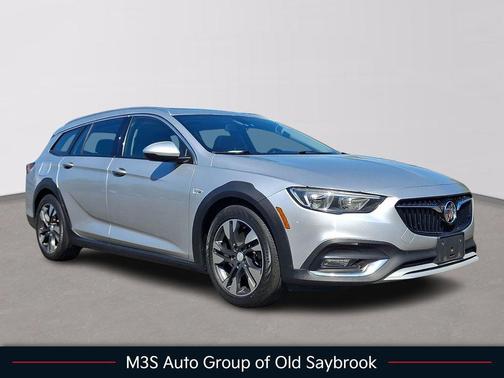 Quicksilver Metallic 2018 Buick Regal TourX Essence