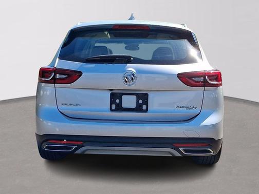 Quicksilver Metallic 2018 Buick Regal TourX Essence