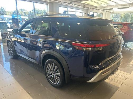 2025 Nissan Pathfinder SL 4WD