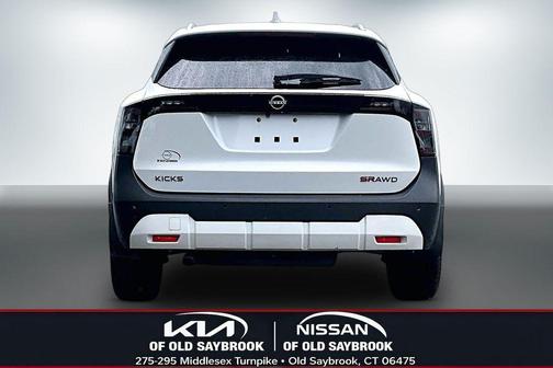 Aspen White Tricoat 2025 Nissan Kicks SR