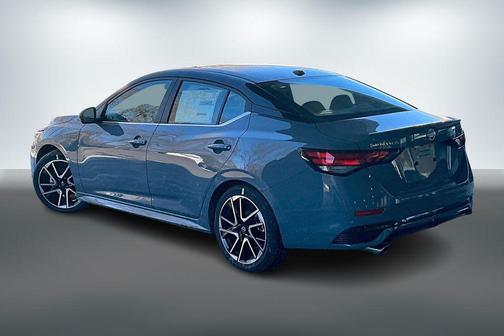Atlantic Gray Metallic/Super Black 2025 Nissan Sentra SR