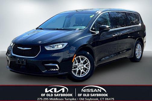 Brilliant Black Crystal Pearlcoat 2023 Chrysler Pacifica Touring L