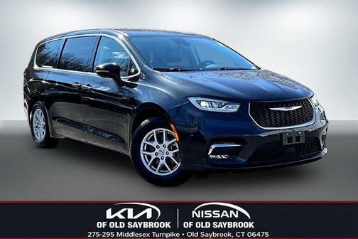 Brilliant Black Crystal Pearlcoat 2023 Chrysler Pacifica Touring L