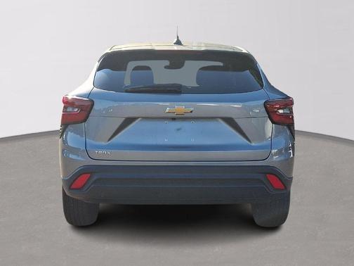 Sterling Gray Metallic 2024 Chevrolet Trax LS