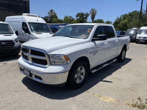 Bright White Clearcoat 2019 RAM 1500 SLT