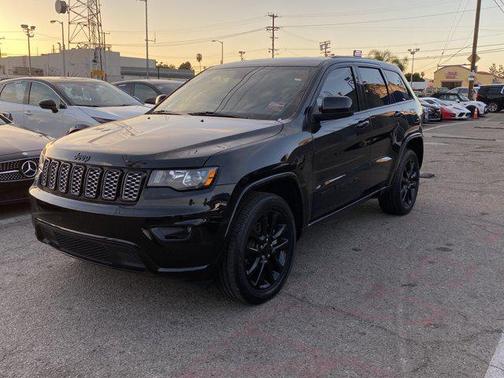 2022 Jeep Grand Cherokee Laredo