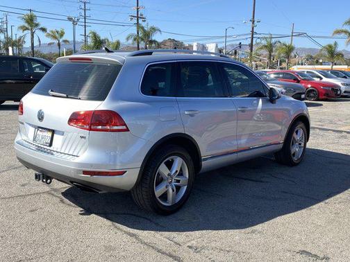 2012 Volkswagen Touareg VR6 Lux