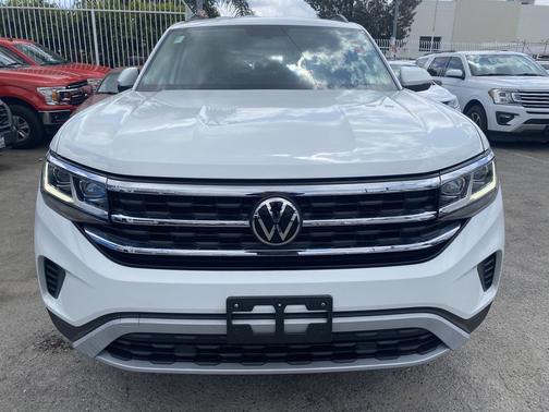 Pure White 2022 Volkswagen Atlas 2.0T SE