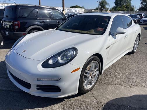 White 2014 Porsche Panamera 4