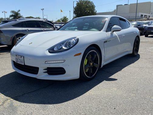 2015 Porsche Panamera 4