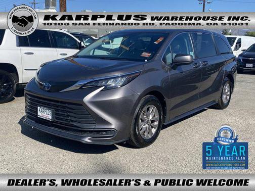 2022 Toyota Sienna LE