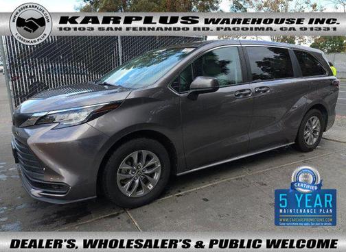 2022 Toyota Sienna LE