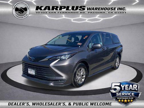 2022 Toyota Sienna LE