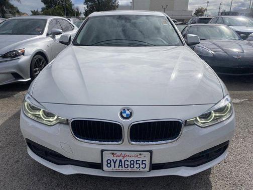 Alpine White 2018 BMW 320 i