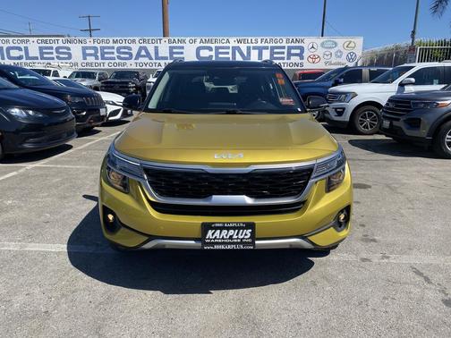 Starbright Yellow/Black Roof 2022 Kia Seltos S